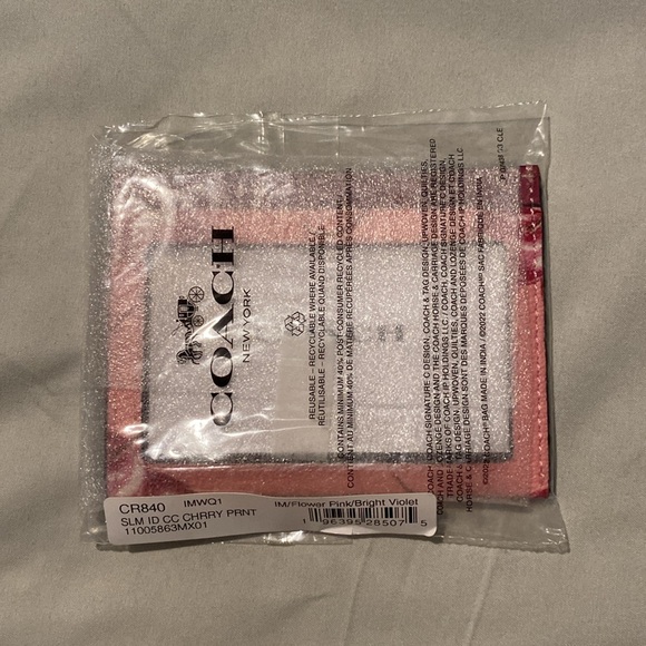 🍒Coach Slim ID Card Case with Cherry Print 🍒 - Picture 4 of 6